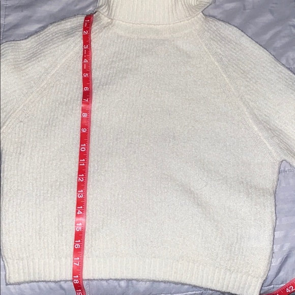 Cute turtleneck crop sweater - Picture 7 of 7